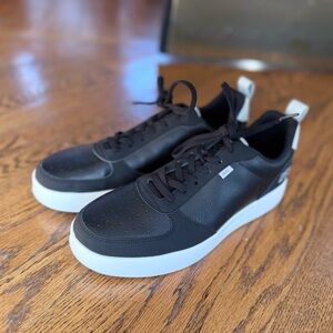 Atom Model 251 Low: Gray & Black